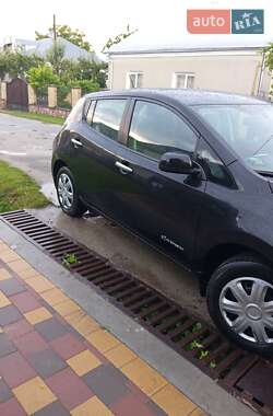 Хетчбек Nissan Leaf 2015 в 