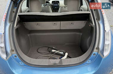 Хэтчбек Nissan Leaf 2012 в 