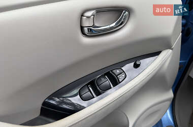 Хэтчбек Nissan Leaf 2012 в 