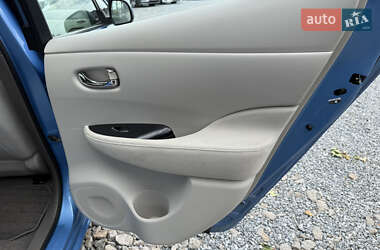 Хэтчбек Nissan Leaf 2012 в 