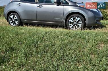 Хэтчбек Nissan Leaf 2015 в 