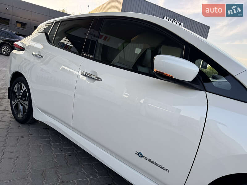 Хэтчбек Nissan Leaf 2018 в Дрогобыче