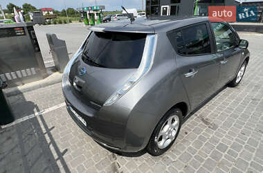 Хэтчбек Nissan Leaf 2013 в 