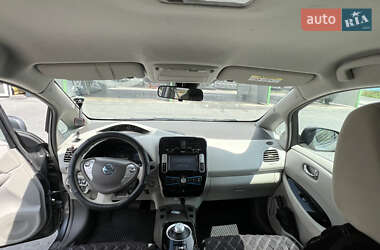 Хэтчбек Nissan Leaf 2013 в 