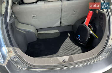 Хэтчбек Nissan Leaf 2013 в 