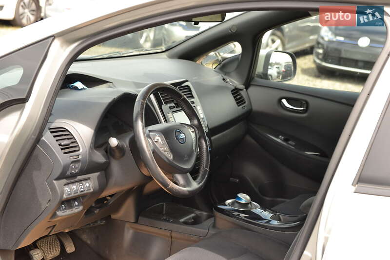 Хэтчбек Nissan Leaf 2015 в Луцке