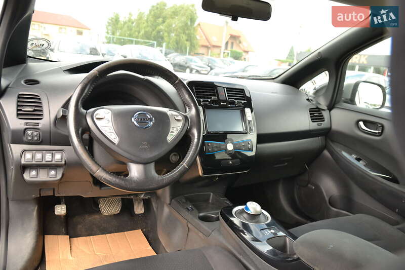 Хэтчбек Nissan Leaf 2015 в Луцке