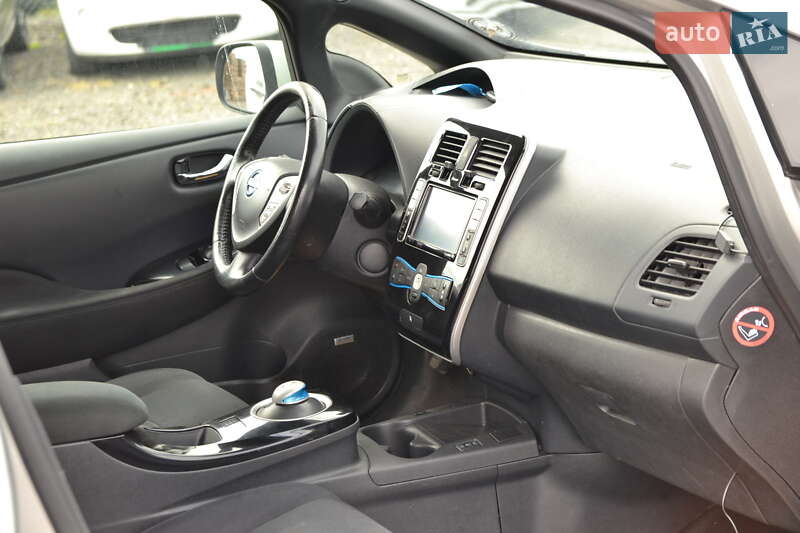 Хэтчбек Nissan Leaf 2015 в Луцке