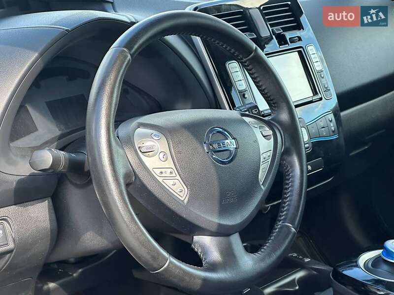 Хэтчбек Nissan Leaf 2013 в Львове