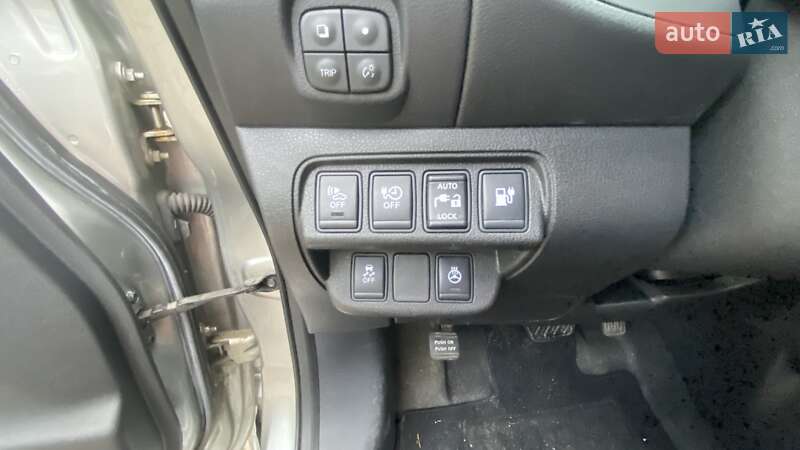 Хэтчбек Nissan Leaf 2014 в Киеве