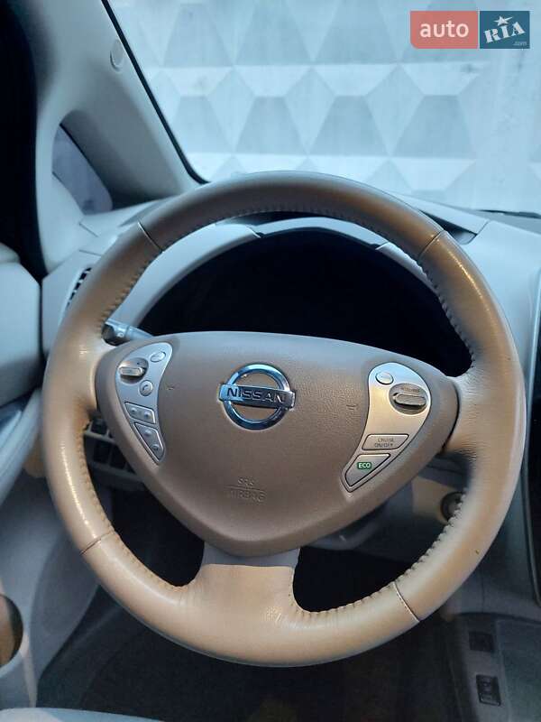 Хэтчбек Nissan Leaf 2016 в Бердичеве