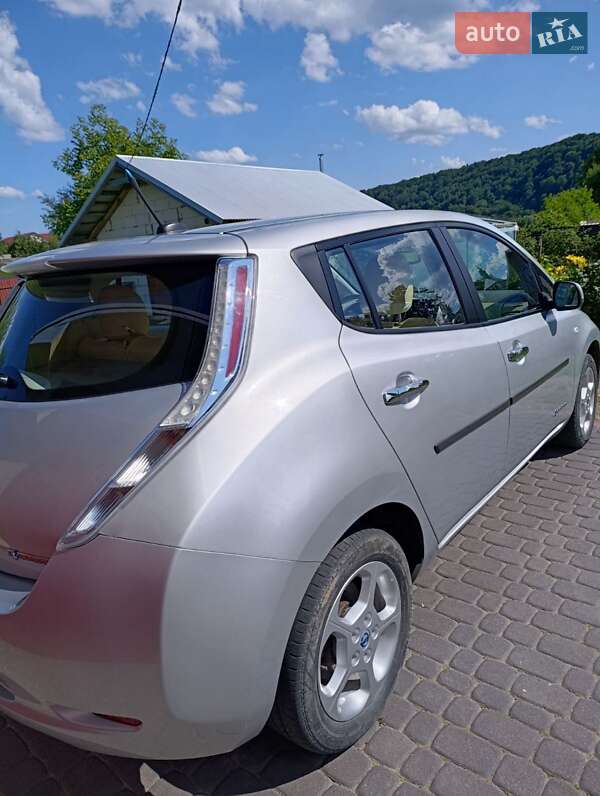 Хэтчбек Nissan Leaf 2011 в Коломые