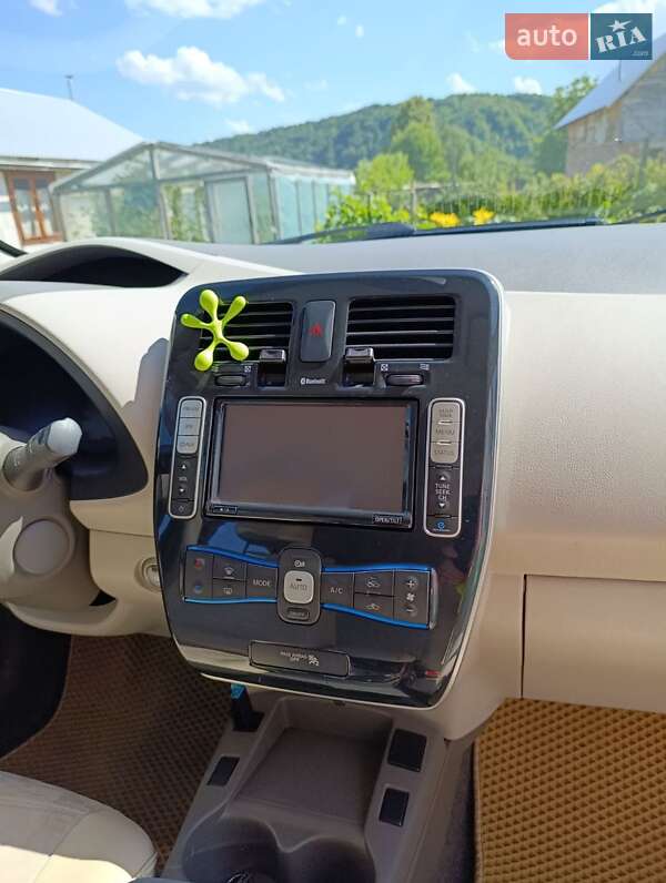 Хэтчбек Nissan Leaf 2011 в Коломые