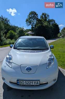 Хэтчбек Nissan Leaf 2013 в 