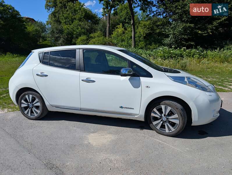 Хэтчбек Nissan Leaf 2013 в Тернополе