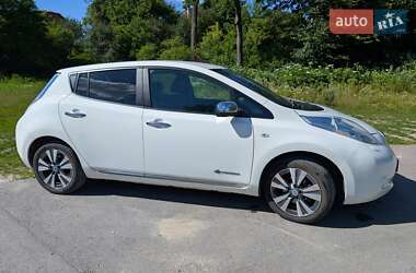 Хэтчбек Nissan Leaf 2013 в 