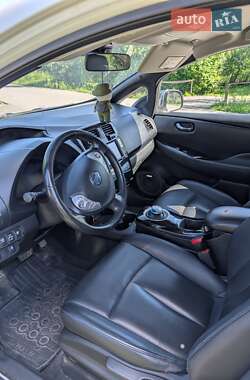 Хэтчбек Nissan Leaf 2013 в 