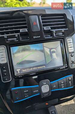 Хэтчбек Nissan Leaf 2013 в 