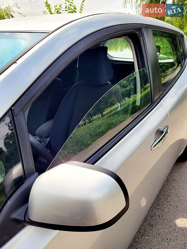 Хэтчбек Nissan Leaf 2016 в Ровно