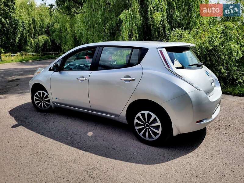 Хэтчбек Nissan Leaf 2016 в Ровно