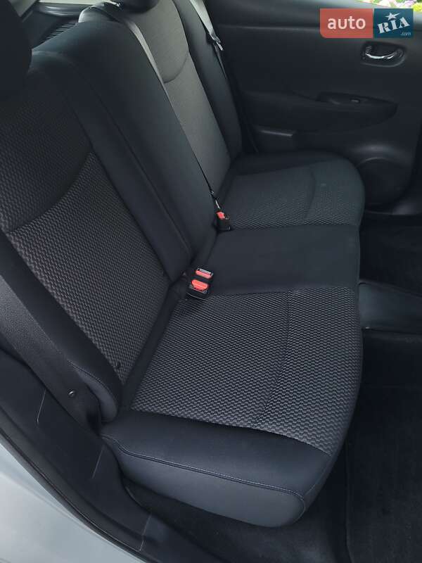 Хэтчбек Nissan Leaf 2016 в Ровно