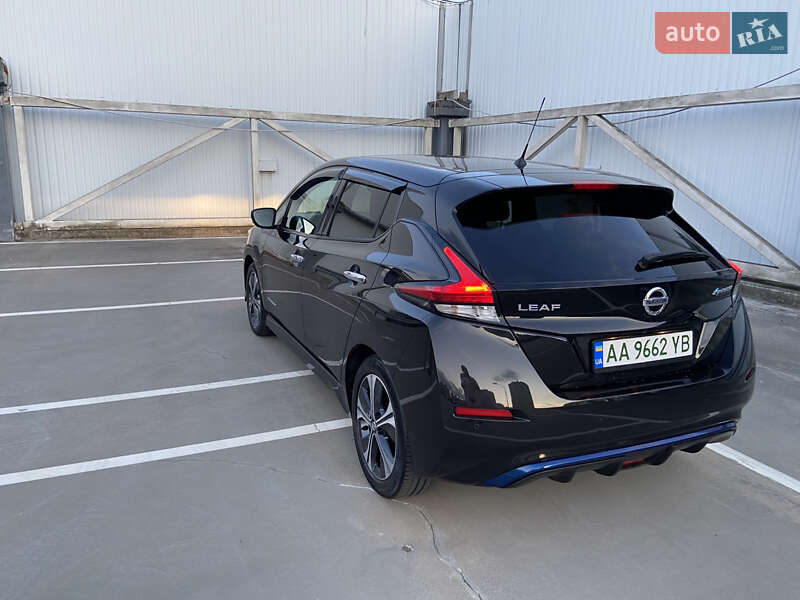 Хэтчбек Nissan Leaf 2018 в Киеве