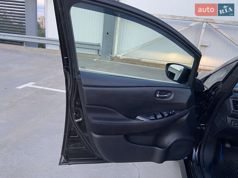 Хэтчбек Nissan Leaf 2018 в Киеве