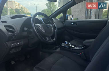 Хэтчбек Nissan Leaf 2013 в 