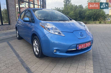Хэтчбек Nissan Leaf 2013 в 