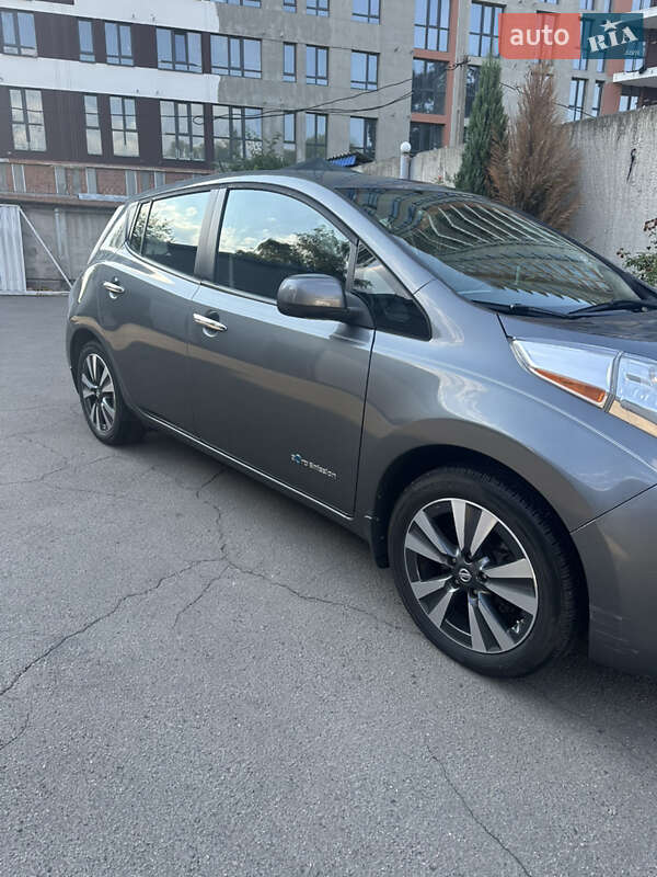 Хэтчбек Nissan Leaf 2017 в Днепре