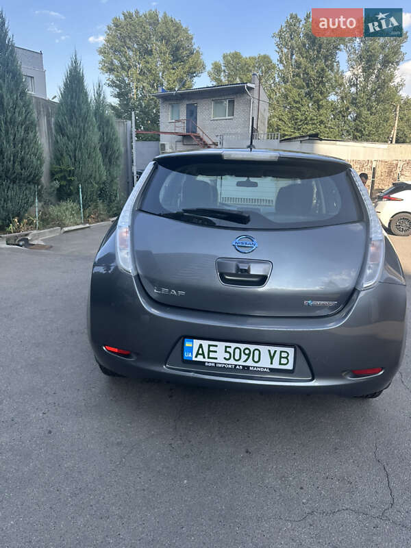 Хэтчбек Nissan Leaf 2017 в Днепре