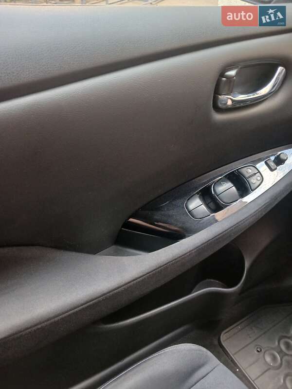 Хэтчбек Nissan Leaf 2014 в Черновцах