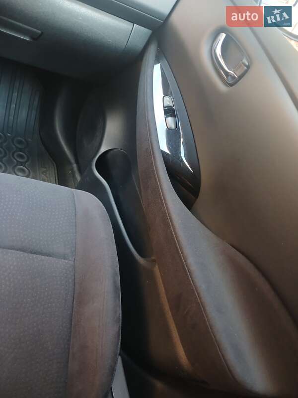 Хэтчбек Nissan Leaf 2014 в Черновцах