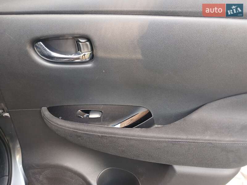 Хэтчбек Nissan Leaf 2014 в Черновцах