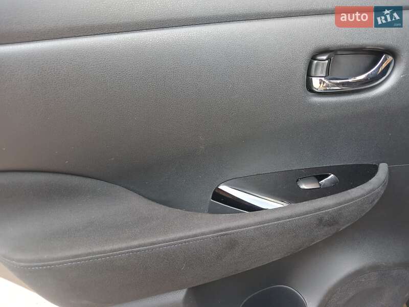 Хэтчбек Nissan Leaf 2014 в Черновцах