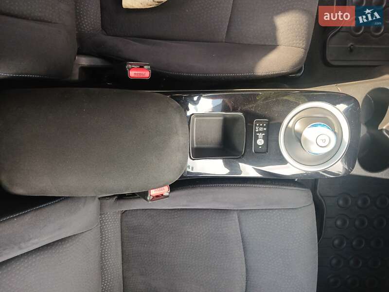 Хэтчбек Nissan Leaf 2014 в Черновцах