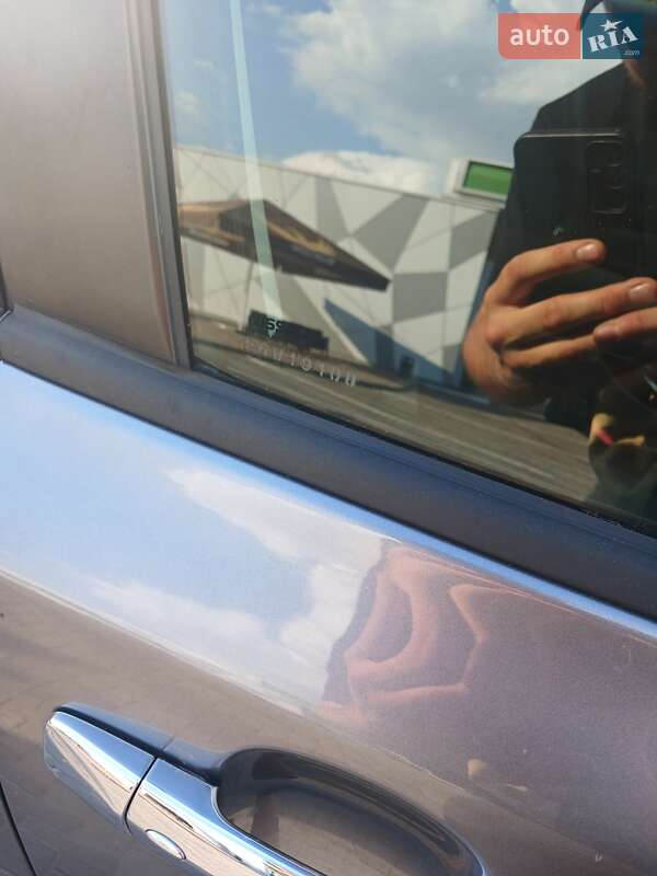 Хэтчбек Nissan Leaf 2014 в Черновцах