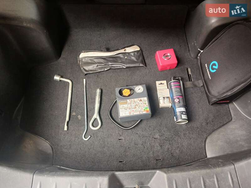 Хэтчбек Nissan Leaf 2014 в Черновцах