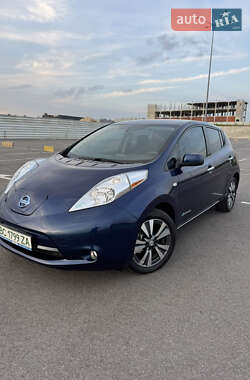 Хэтчбек Nissan Leaf 2015 в Львове
