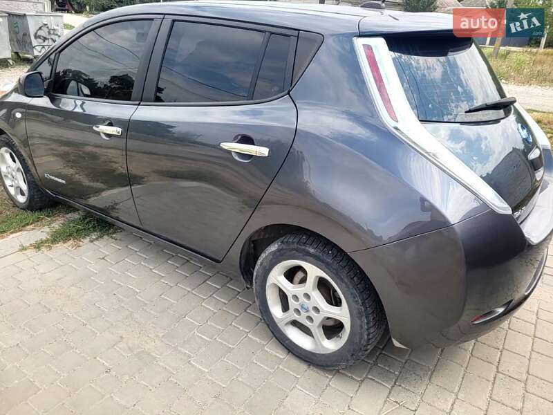Хэтчбек Nissan Leaf 2013 в Днепре
