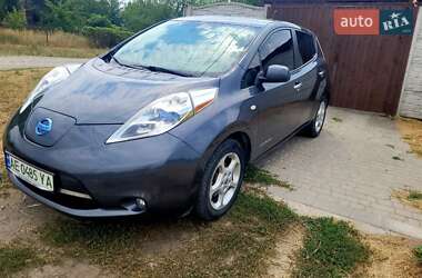 Хэтчбек Nissan Leaf 2013 в Днепре