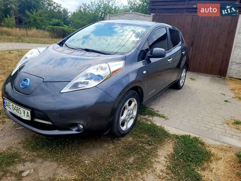 Хэтчбек Nissan Leaf 2013 в Днепре