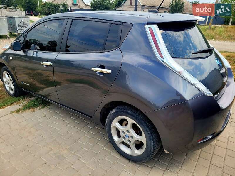 Хэтчбек Nissan Leaf 2013 в Днепре