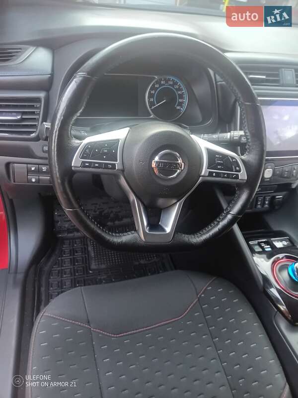 Хетчбек Nissan Leaf 2019 в Городку