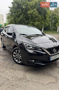 Хэтчбек Nissan Leaf 2018 в 