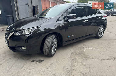 Хэтчбек Nissan Leaf 2018 в 