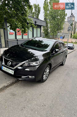 Хэтчбек Nissan Leaf 2018 в 