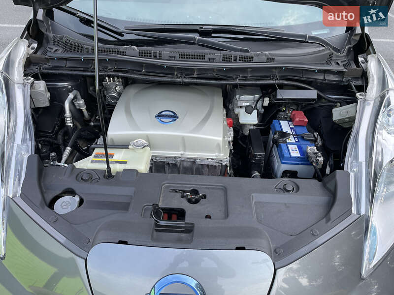 Хэтчбек Nissan Leaf 2015 в Киеве