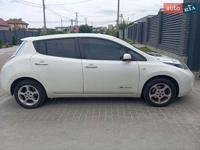 Хэтчбек Nissan Leaf 2011 в Киеве