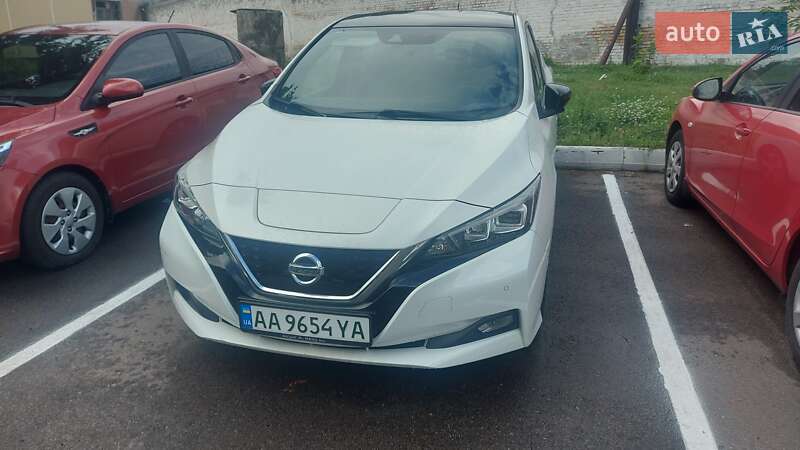Хэтчбек Nissan Leaf 2018 в Киеве